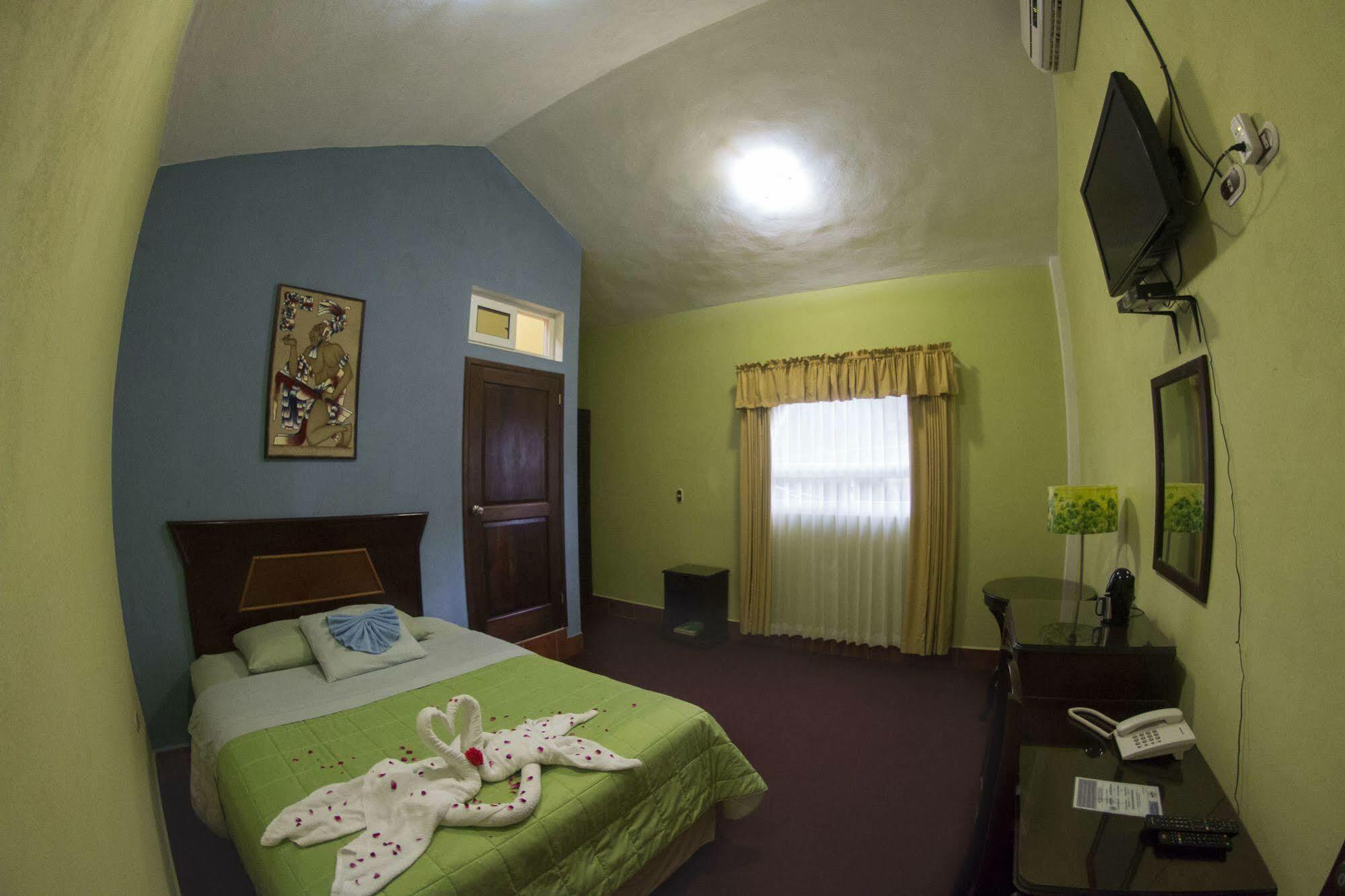 Hotel Ribiera Del Lago Peten Itza San Roman Exterior photo